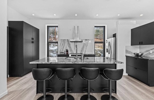 Moscow Maison | Modern Hideaway Chefs Kitchen & Sauna 15min to Ski
