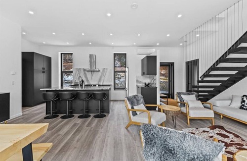 Moscow Maison | Modern Hideaway Chefs Kitchen & Sauna 15min to Ski