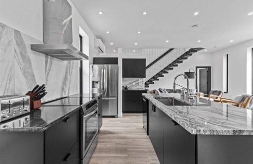Moscow Maison | Modern Hideaway Chefs Kitchen & Sauna 15min to Ski
