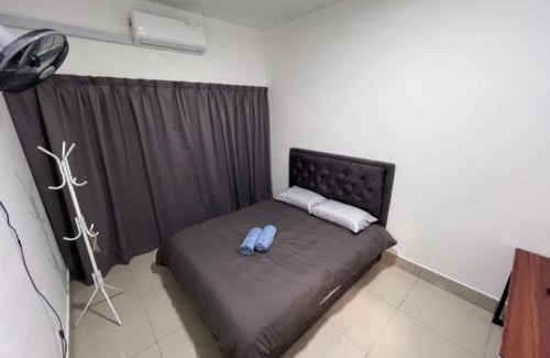 Salak South Appartement | Modern High-Floor 2BR Retreat 9km to KL City Centre