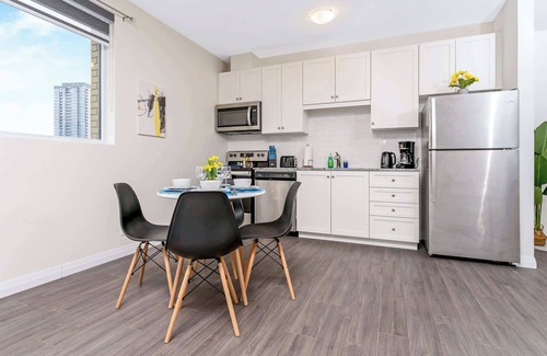 Kitchener Copropriété | Modern High Rise Condo w Private Patio—Downtown