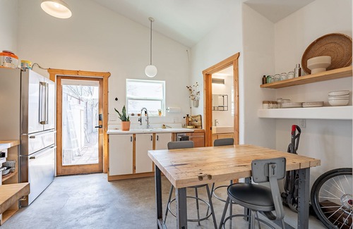 Barrio Viejo Maison | Modern Historic 1900 Adobe Bungalow in Downtown - Low Summer Rates! 🌇