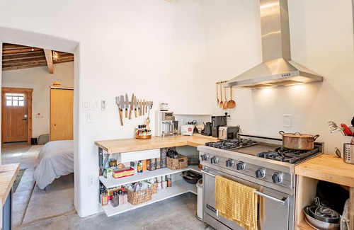 Barrio Viejo Maison | Modern Historic 1900 Adobe Bungalow in Downtown - Low Summer Rates! 🌇