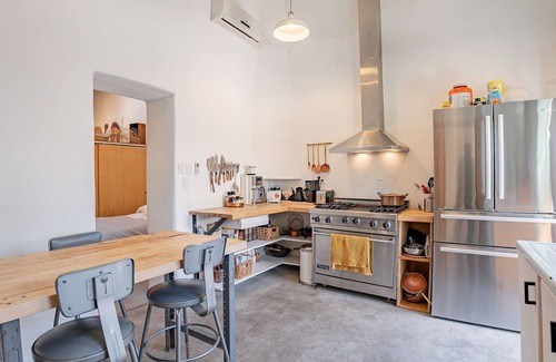 Barrio Viejo Maison | Modern Historic 1900 Adobe Bungalow in Downtown - Low Summer Rates! 🌇