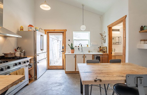 Barrio Viejo Maison | Modern Historic 1900 Adobe Bungalow in Downtown - Low Summer Rates! 🌇