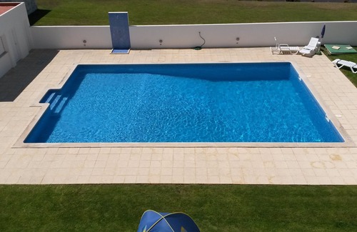 Atalaia Maison | Maison moderne, grande piscine, à pied de la plage