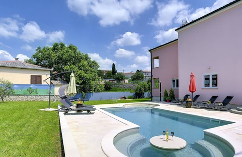 Orihi Maison | Modern Hoilday Home with Pool in Orihi