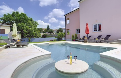 Orihi Maison | Modern Hoilday Home with Pool in Orihi