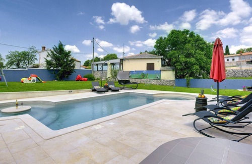 Orihi Maison | Modern Hoilday Home with Pool in Orihi
