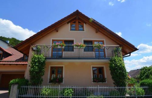 Prunn Maison | Modern Holiday Home in Prunn near Lake