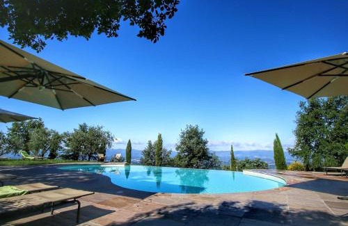 Loro Ciuffenna Maison | Modern Holiday Home in Loro Ciuffenna with Pool