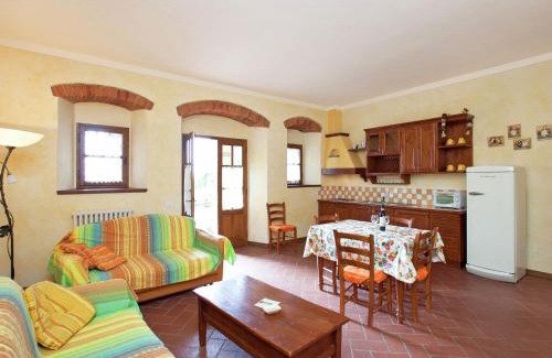 Loro Ciuffenna Maison | Modern Holiday Home in Loro Ciuffenna with Pool