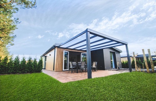 Slagharen Maison | Moderna casa de vacaciones con terraza.