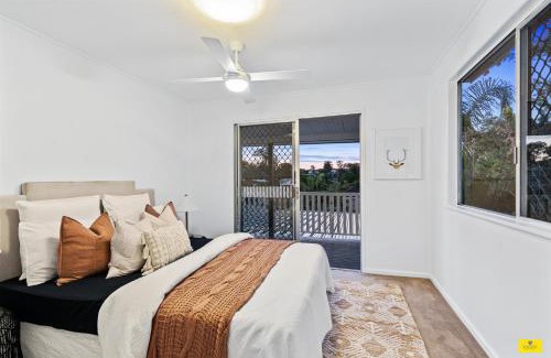Brisbane Maison | Modern Holland Park Home with Easy City Access