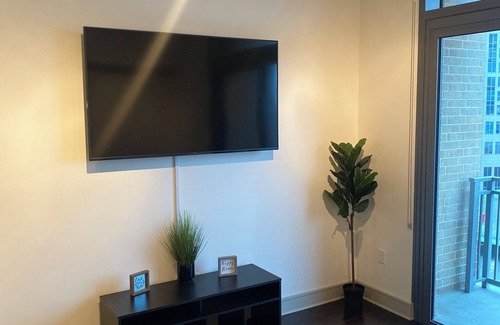 Glendale Appartement | Modern Hollywood Hideaway - Steps from Walk of Fame!