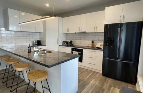 Mansfield Maison | Modern home away from home