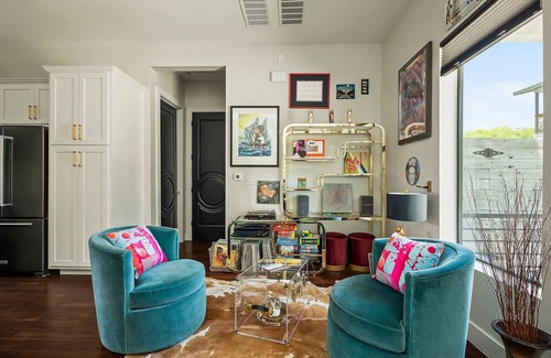 Chestnut Maison | Modern Home | Balcony Views | Mins to DT ATX & UT!