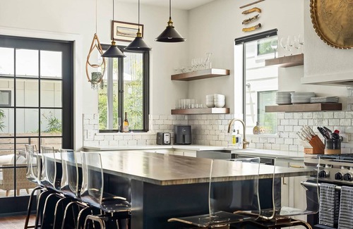 Chestnut Maison | Modern Home | Balcony Views | Mins to DT ATX & UT!