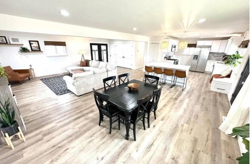 Mountain Home Maison | Modern Home Fully Remodeled W/Exercise Area
