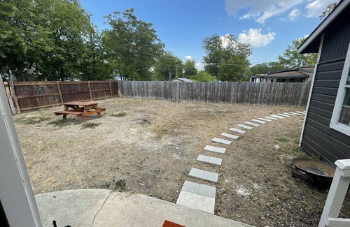 North San Antonio - SAT Maison | Modern Home in Central SA /10 min to Downtown! River Walk! The Alamo!