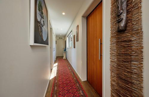 Kaikoura Maison | Modern Home in Peaceful Surround with Great Views