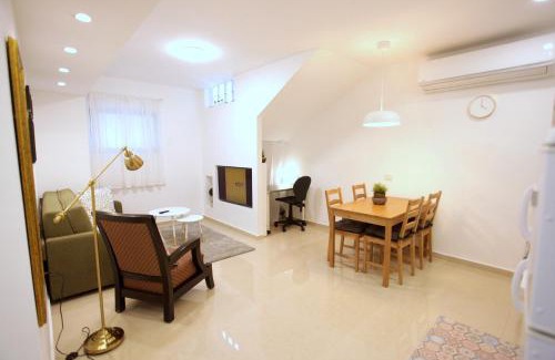 Nachlaot Appartement | Modern Home In The Heart of Nachlaot