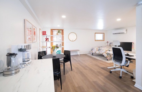 Bryant Pattengill East Appartement | Modern home in the oaks