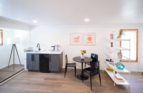 Bryant Pattengill East Appartement | Modern home in the oaks