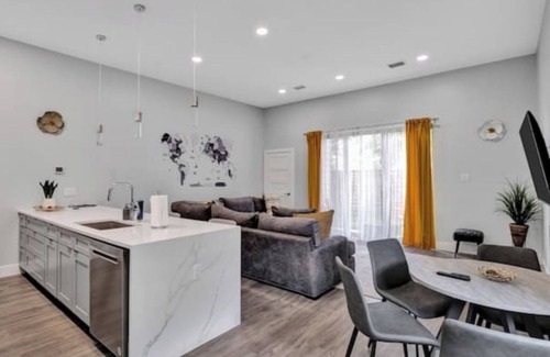 Dallas Maison | Modern Home near Downtown
