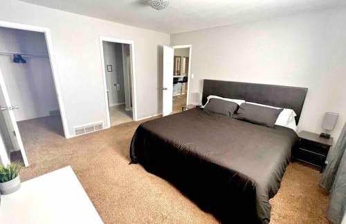 Barnum West Maison | Modern Home Near Downtown