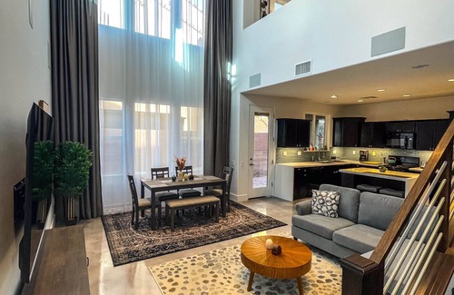 Summerlin South Maison | Modern Home near Red Rock - 30 Day Minimum.