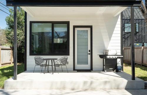 North Loop Maison | Modern Home Near the University of Texas