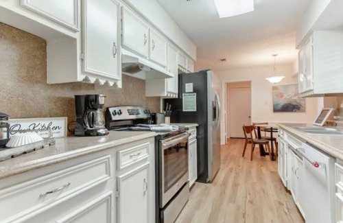 Irving Maison | Modern Home on Britain St Heart of Irving