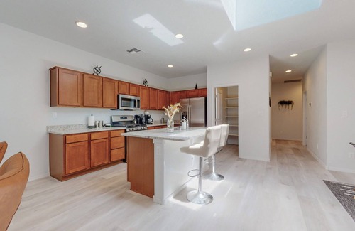 Mesa Del Sol Innovation Park Maison | Modern Home w/3BR Next to Airport, Netflix, Casino