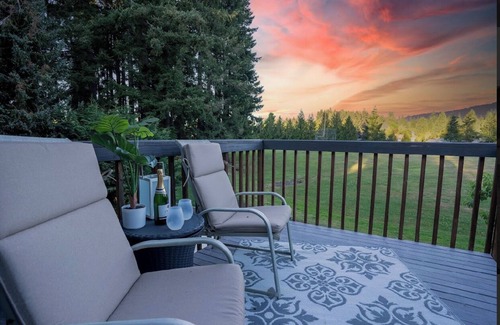 Sherwood - Tualatin North Maison | Modern home w/Hot Tub! In small town Sherwood with AC, WiFi, & near wine country