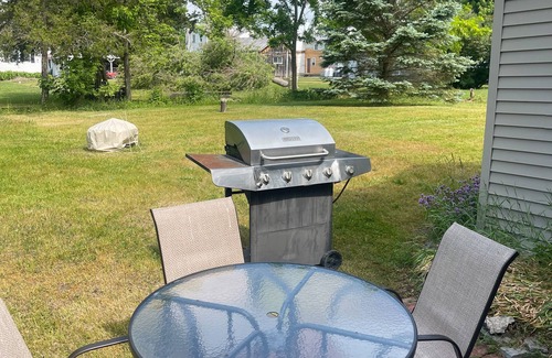 Chaumont Maison | Modern Home Walking Distance to Boat Launch!