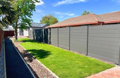 Halswell Maison | Modern Home with 2 Ensuites Only 17 Minutes to City and CHC Airport