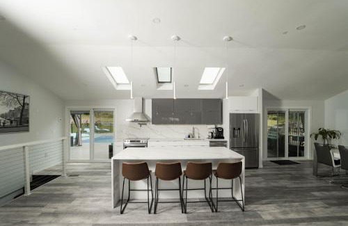 Hamden Maison | Modern home with a private Heated pool and jacuzzi