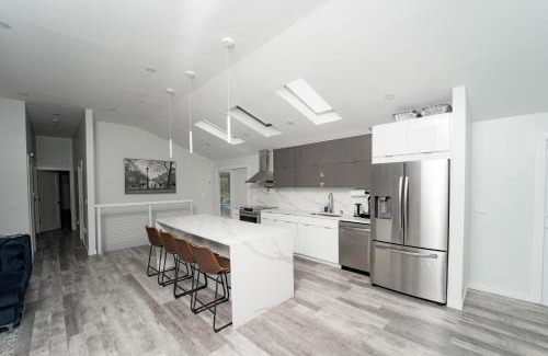 Hamden Maison | Modern home with a private Heated pool and jacuzzi