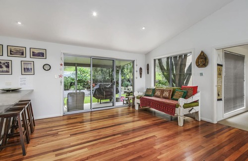 Crescent Head Maison | MODERN HOME WITH POOL IN RURAL SETTING - PET FRIENDLY