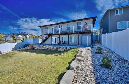 Bluffdale Maison | Modern Home with Beautiful Views!