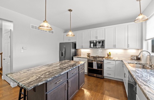 The Gate Maison | Modern Home with Garage Near SLU