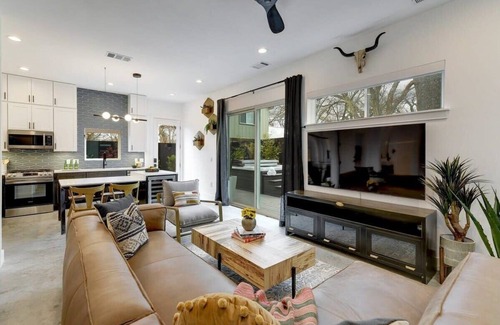 East MLK Maison | Modern Home with Hot Tub | Near Downtown