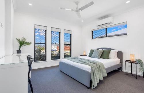 Trinity Beach Maison | Modern Home with Private Spa and Fenced Garden