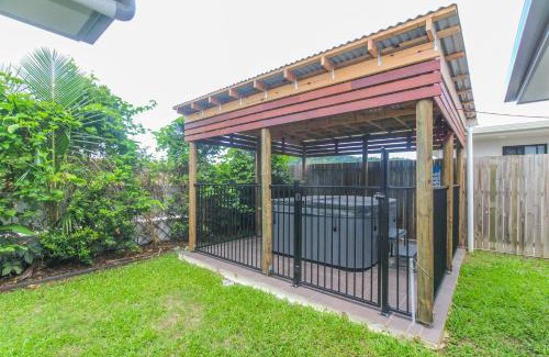 Trinity Beach Maison | Modern Home with Private Spa and Fenced Garden
