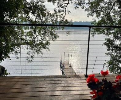 Lakeland Maison | Modern Home with private beach on St. Croix River