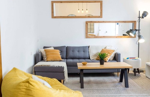 El Molinillo Appartement | Modern home with yard Malaga center by SharingCo