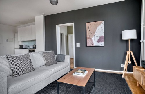 Horgen District Appartement | Modern Horgen 2.5 Room w/ Storage & W/D, 3 min to Market, by Blueground