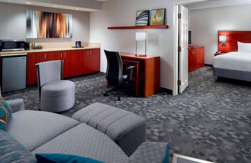 Home Park Hôtel | Modern Hotel Stay | Pool, Gym & Free WiFi in Midtown Atlanta