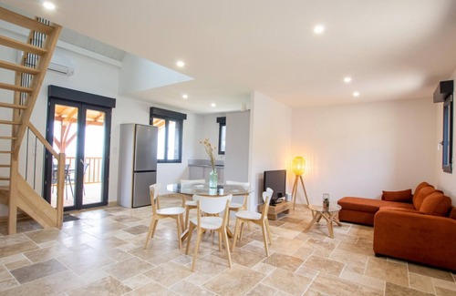 Preyssac-d'Excideuil Cottage | Maison moderne avec WiFi, animaux admis, parking et climatisation en Périgord Vert